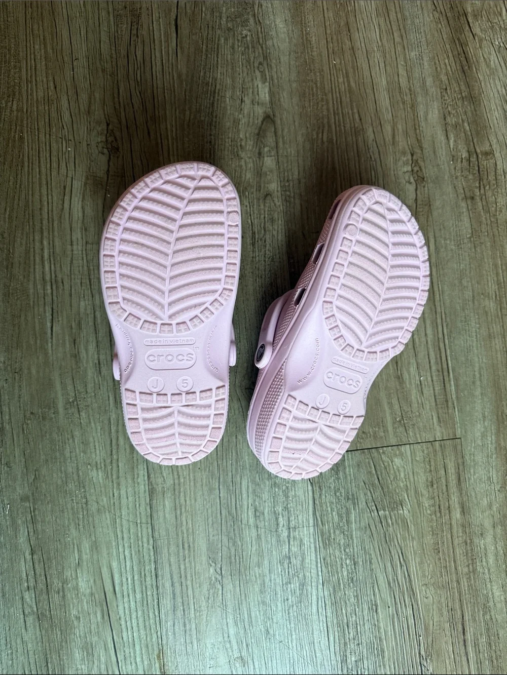 CROCS Kids Classic Clog in Light Pink with Jibbitz included